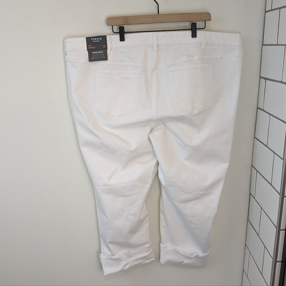 Torrid Boyfriend Crop Optic White Distressed Jeans in Vintage Stretch - Picture 3 of 8